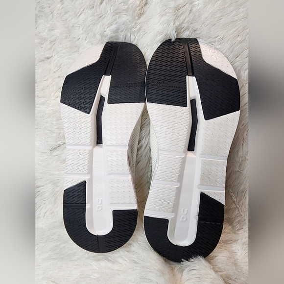 ON Running Cloudeasy NWOT Size 9 Mens - Picture 11 of 14